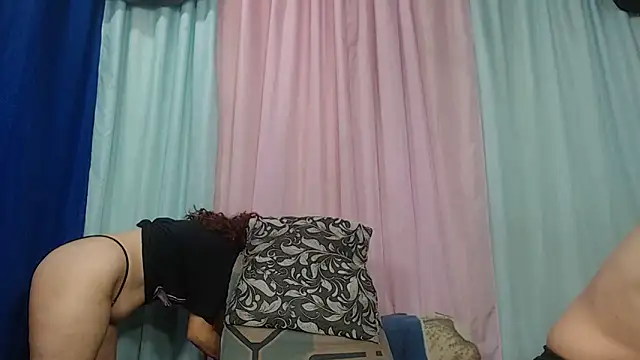 DonatelaHotCouple online show from June 7, 5:47 am