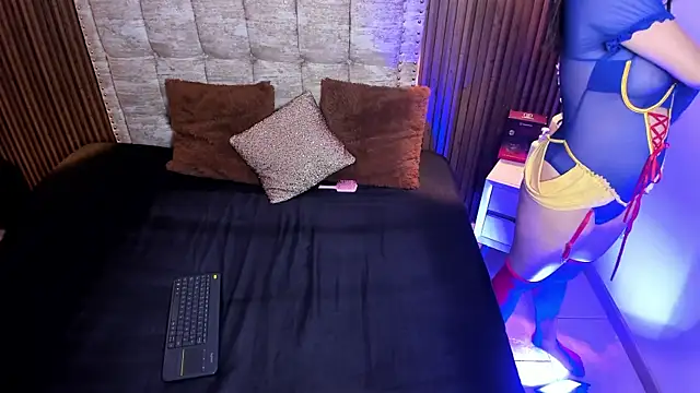 Ambar a Camilo online show from July 24, 12:58 pm
