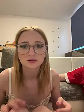 LauraundSteve  online show from May 31, 6:09 pm