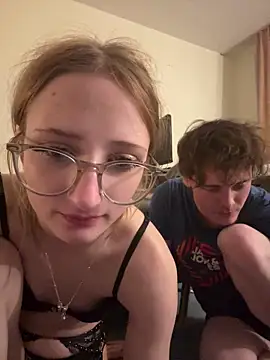 LauraundSteve  online show from May 28, 7:56 pm