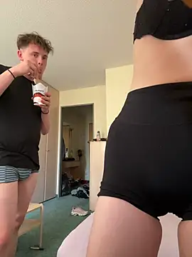 LauraundSteve  online show from July 10, 5:13 pm