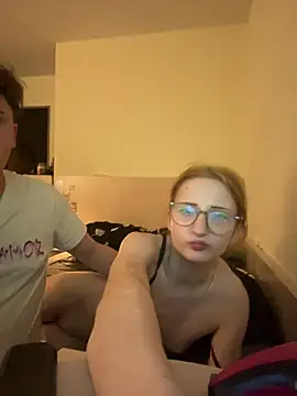 LauraundSteve  online show from July 16, 8:46 pm