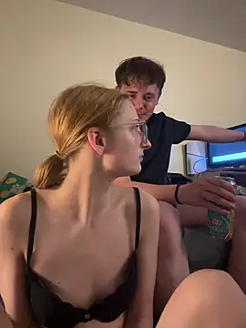 LauraundSteve  online show from August 1, 8:44 pm