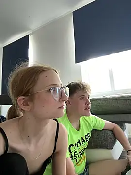 LauraundSteve  online show from July 8, 5:04 pm