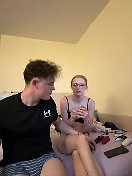 LauraundSteve  online show from July 4, 6:37 pm