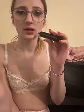 LauraundSteve  online show from June 5, 7:09 pm