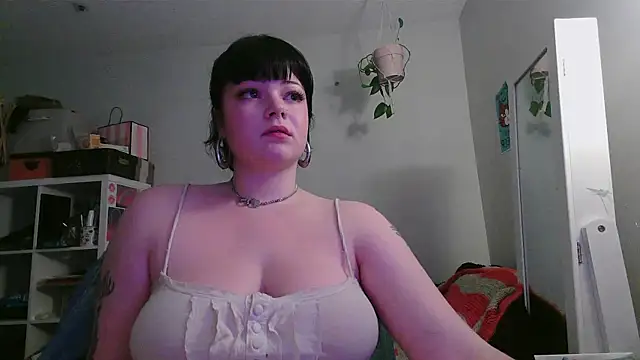 prettybird06 online show from July 8, 3:31 am