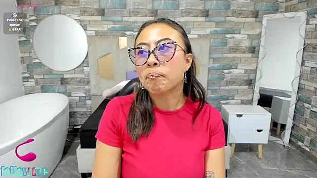Amhira Tay online show from June 25, 7:04 pm