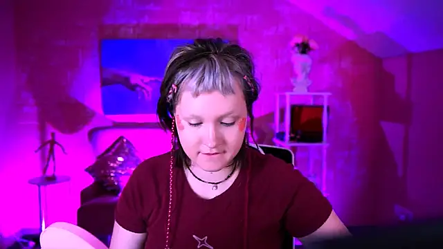 ViolettWoods online show from July 20, 6:27 am
