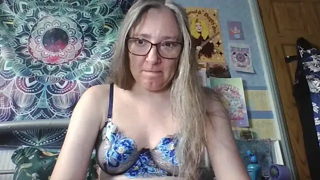 Izzylove47 online show from May 31, 12:11 pm