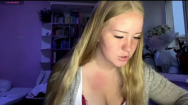 Lisi Kiss  online show from July 4, 6:04 pm