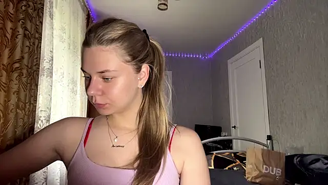 HoneysPiee online show from July 24, 9:18 am