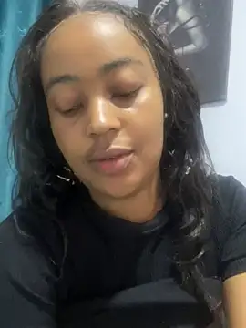 petite lexiiivv online show from July 14, 11:15 am