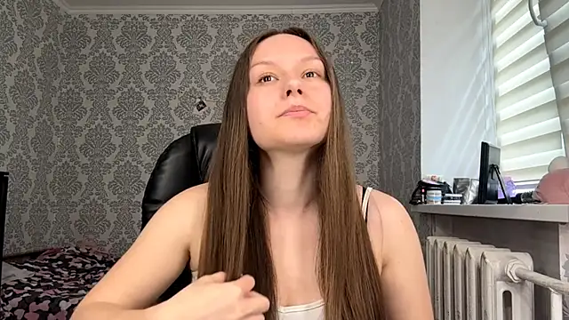 ShaylaChong online show from June 18, 7:32 am