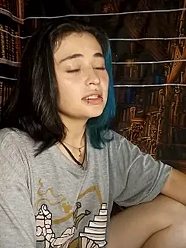 MilkyNeko  online show from May 17, 11:53 am