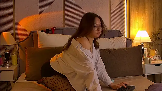 ShyMariam online show from June 19, 9:24 am