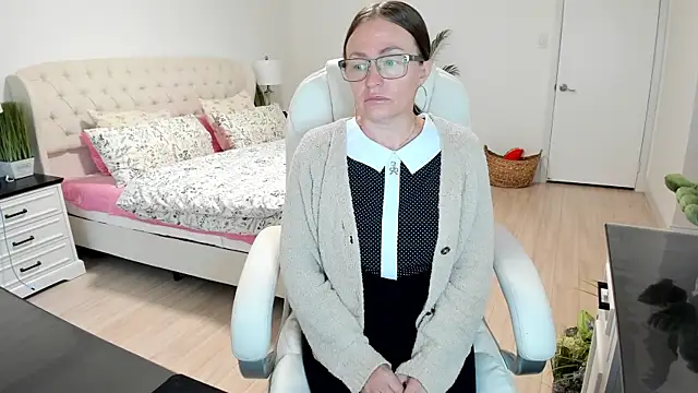 Snapshot of Vika73 chatting on October 7, 1:48 pm Vika73 online show from October 7, 1:48 pm