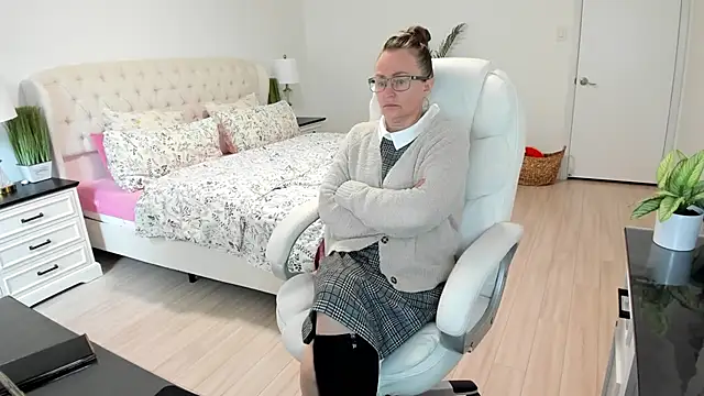 Snapshot of Vika73 chatting on October 12, 3:14 pm Vika73 online show from October 12, 3:14 pm
