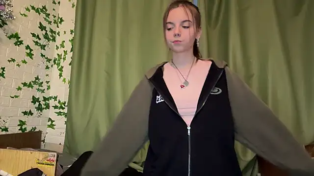 LisaPorse online show from May 31, 6:09 pm