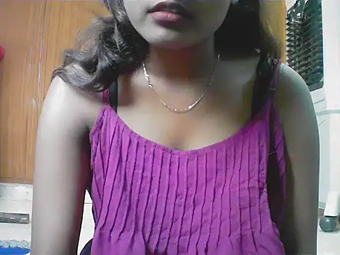 Diana Penty online show from May 31, 12:44 pm