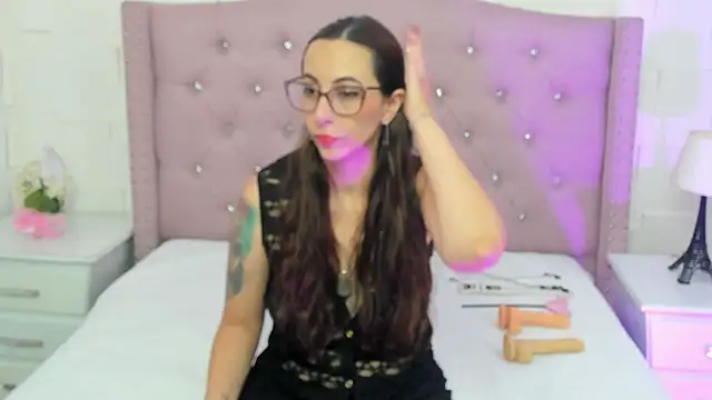 HollyBloom  online show from July 16, 3:38 pm