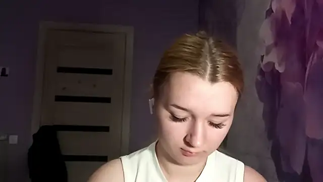 RaeannRoewe online show from May 24, 7:46 pm