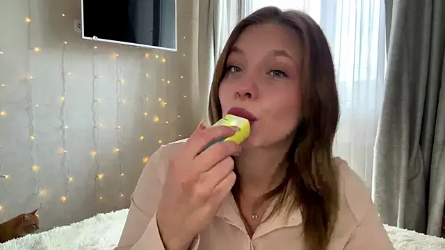 Lia be mine online show from July 23, 7:05 am