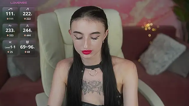 EmilyyMoon online show from July 28, 2:13 pm