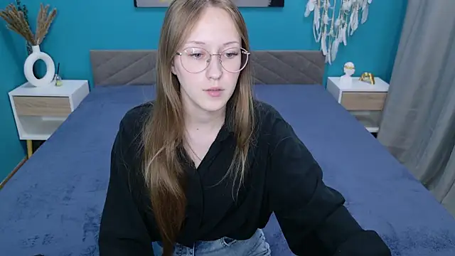 Calista Everleig online show from June 16, 7:31 am