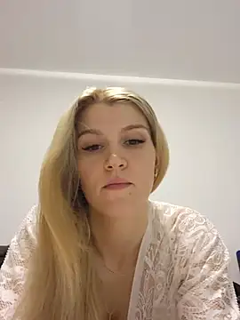 HotBlondie69 online show from June 28, 6:14 pm