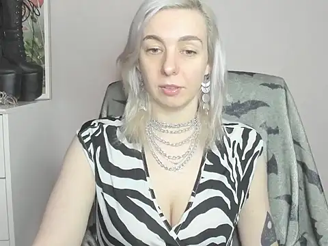 velvetanne online show from July 8, 9:00 am