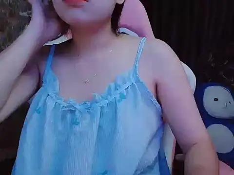 Julie Ulie online show from May 28, 2:59 pm