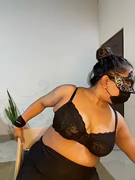 LioraWance online show from June 30, 3:22 pm