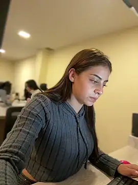 Hanna Cruz  online show from July 22, 4:19 pm