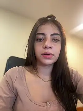 Hanna Cruz  online show from June 3, 6:13 pm