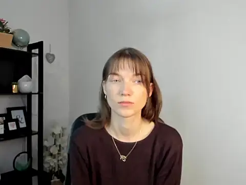 KiraBliss28 online show from May 27, 5:37 am