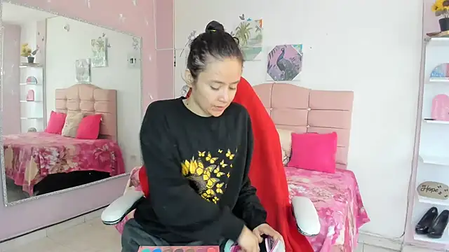 ivyyemerald  online show from July 8, 1:57 pm