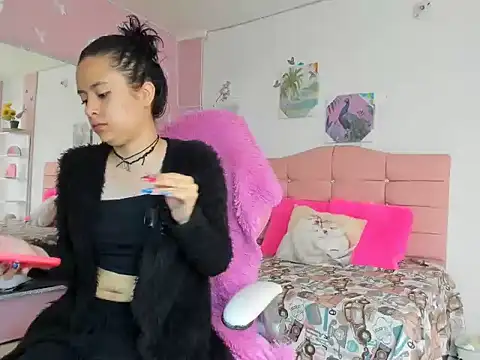ivyyemerald  online show from June 16, 1:01 pm