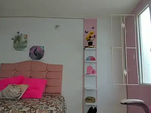 ivyyemerald  online show from June 19, 1:47 pm