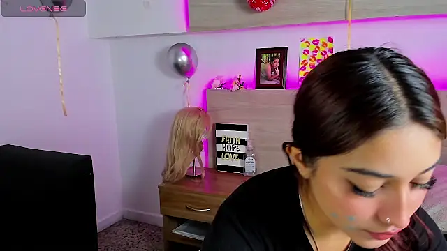 Nina-Mars online show from August 4, 3:07 pm