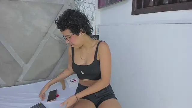MiaPaytonnn online show from May 27, 1:30 pm
