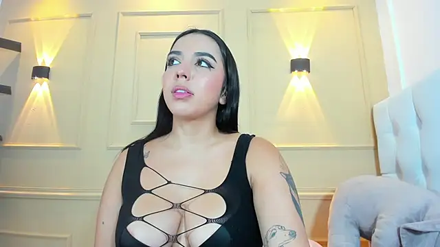 IVONNEREYES online show from July 8, 7:54 am