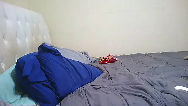 Prettylondond online show from July 23, 3:04 am