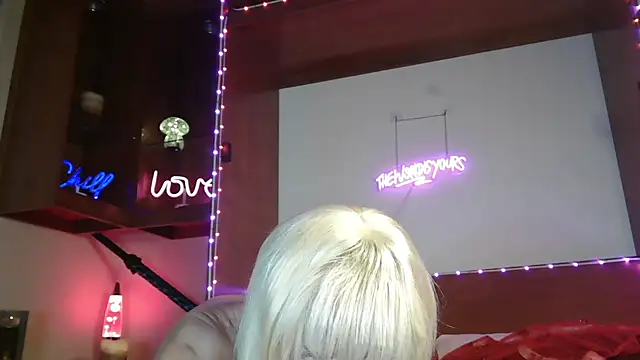 blondebaddiesummer40 online show from July 29, 2:44 am