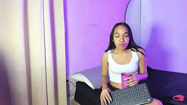 Teenssweet18 online show from July 23, 3:15 am