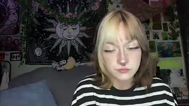 YourFavoriteAltgirl online show from May 26, 10:20 pm