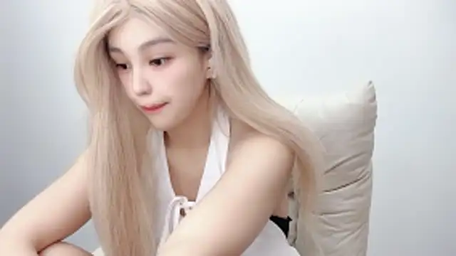 jiangjiang2005 online show from July 19, 8:33 pm