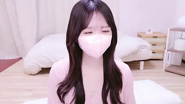 Yuinyaaa online show from July 19, 7:32 am
