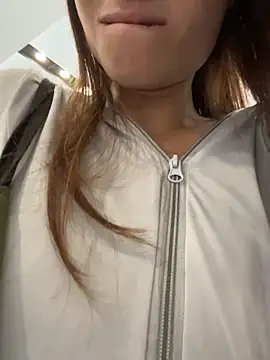 kiss loo online show from July 9, 7:33 am