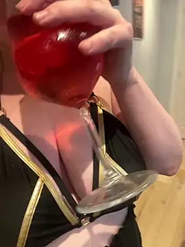 Curvy-CallieXX online show from May 25, 8:52 pm